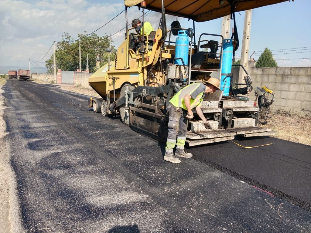 Ponferrada invierte 30.000 euros en el asfaltado de dos tramos clave del camino Baragañas en Dehesas