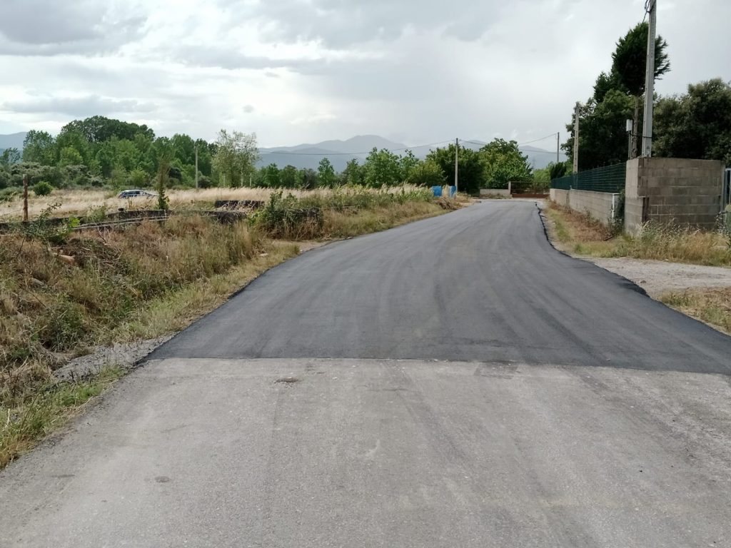 Ponferrada invierte 30.000 euros en el asfaltado de dos tramos clave del camino Baragañas en Dehesas
