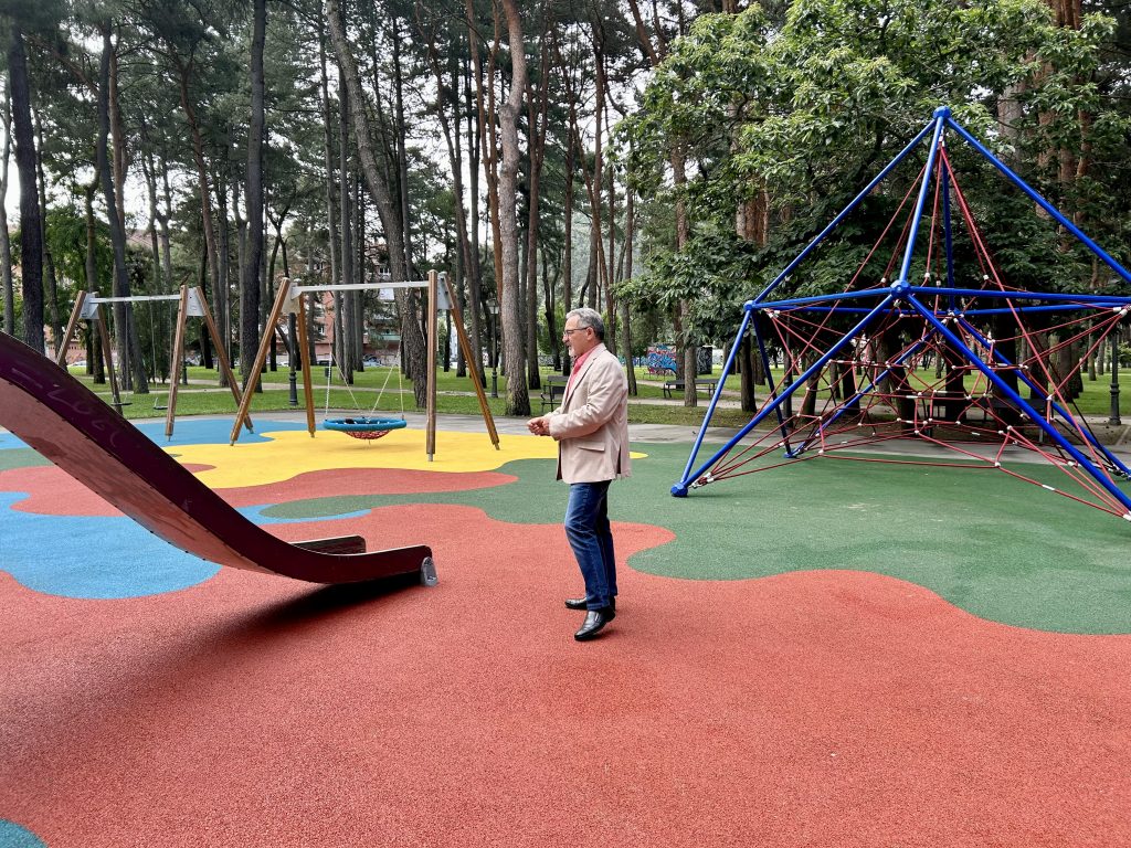 Ponferrada reabre los parques del Temple, El Plantío y Cuatrovientos tras invertir 128.564 euros en pavimentos de seguridad
