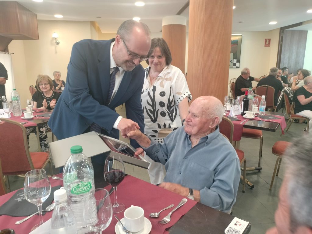 Ponferrada rinde homenaje a sus ciudadanos centenarios y consolida el valor de la longevidad en los Centros de Día