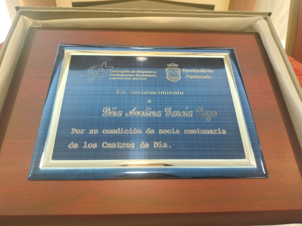 Ponferrada rinde homenaje a sus ciudadanos centenarios y consolida el valor de la longevidad en los Centros de Día