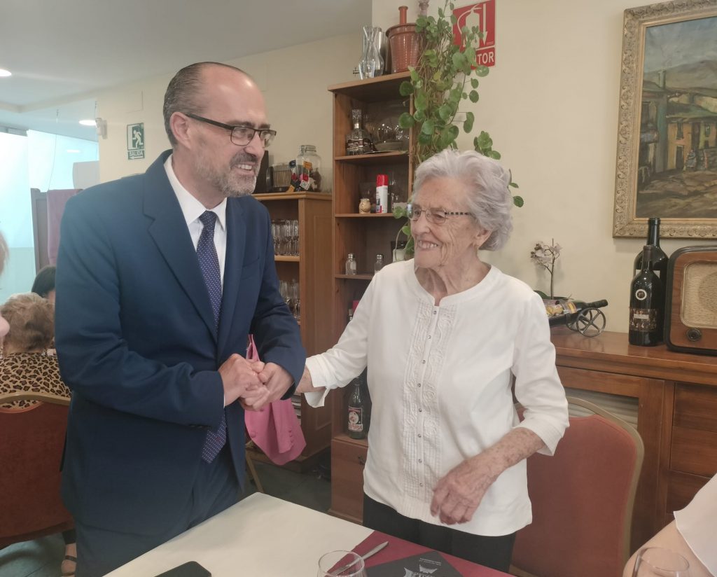 Ponferrada rinde homenaje a sus ciudadanos centenarios y consolida el valor de la longevidad en los Centros de Día